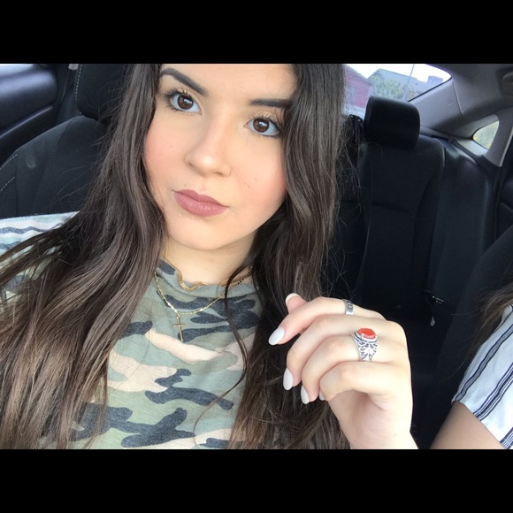 Profile Picture of Damaris Cordova (@damariscva) on Poshmark