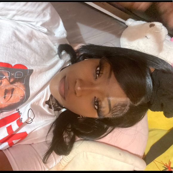 Profile Picture of Pluto Laurole (@plutolaurole) on Poshmark