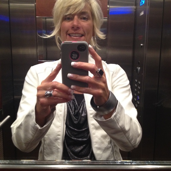 Profile Picture of Heather Scaggs (@havaggs19) on Poshmark