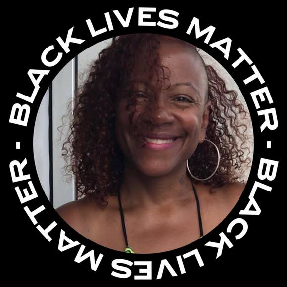 Profile Picture of Tracy Brooking (@friendlytracy) on Poshmark