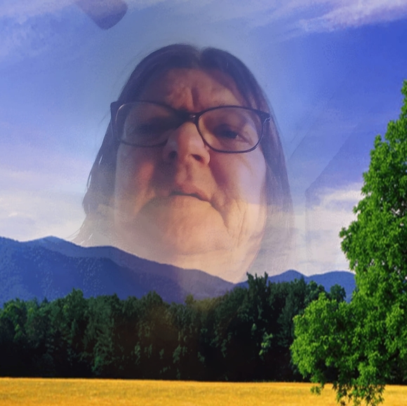 Profile Picture of Betty Vansant (@bettyvansant) on Poshmark