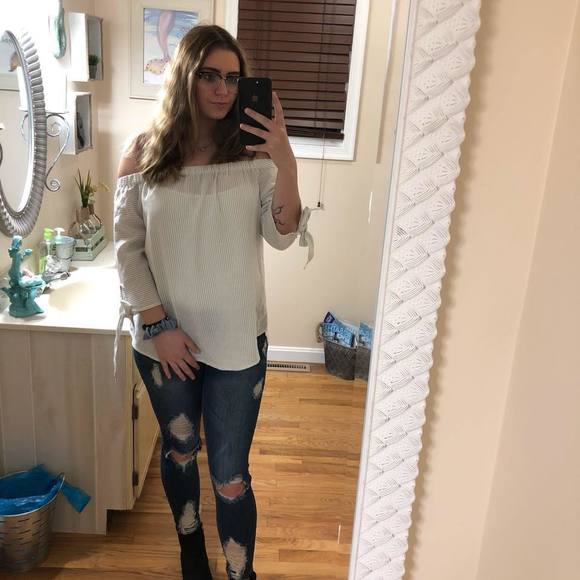 Profile Picture of Danielle Lorraine (@_danny___20) on Poshmark