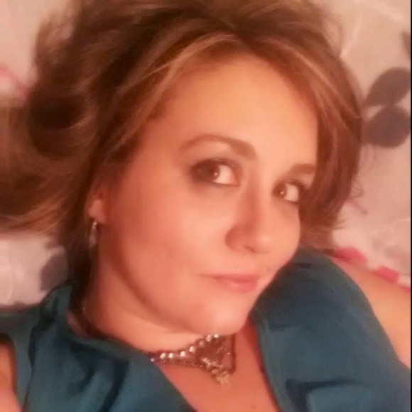 Profile Picture of Amanda Boshell (@caydenzanemom) on Poshmark