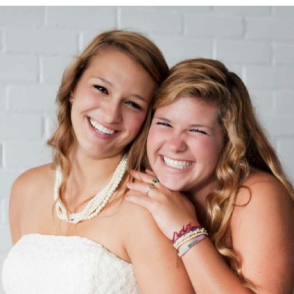 Profile Picture of Alex Engler (@missaengler) on Poshmark