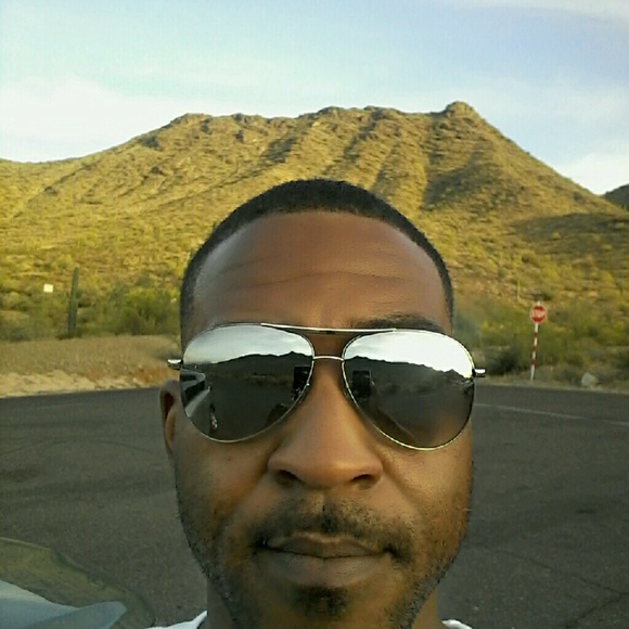 Profile Picture of Ray Gary (@17shoeking) on Poshmark