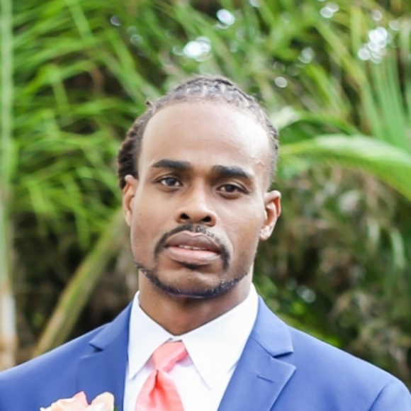 Profile Picture of Kevin Henry (@henrykevin2010) on Poshmark