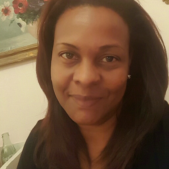 Profile Picture of Pauline Aranda (@paranda1969) on Poshmark