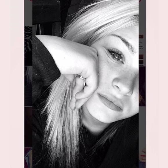 Profile Picture of Bailey Zatloukal (@baileyy_cx) on Poshmark