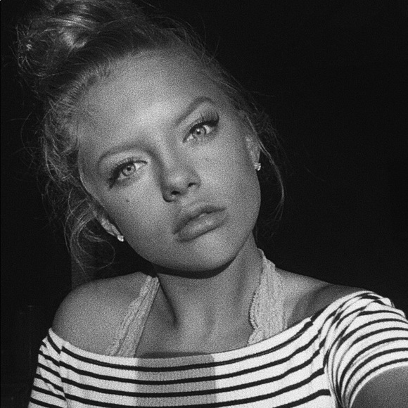 Profile Picture of Jillian Pepler (@jillpepler) on Poshmark