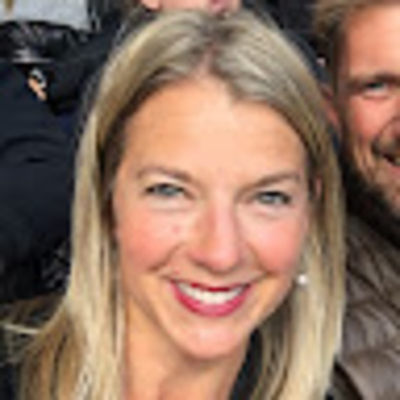 Profile Picture of Michelle Hackstadt (@m_hackstadt) on Poshmark