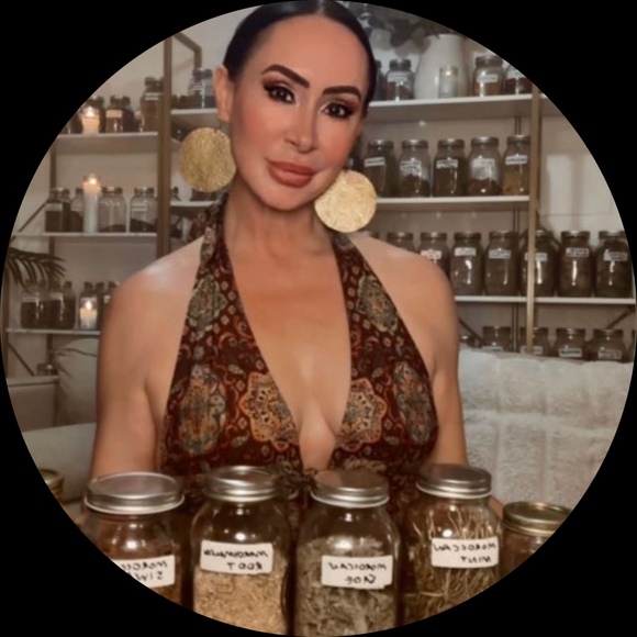 Profile Picture of Andrea Torrez (@andreapaulinet) on Poshmark