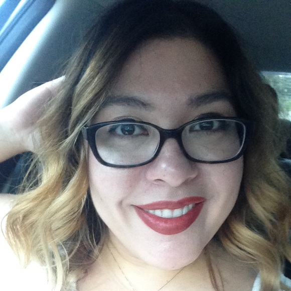 Profile Picture of Cassie Gordon (@cassiecasandra) on Poshmark