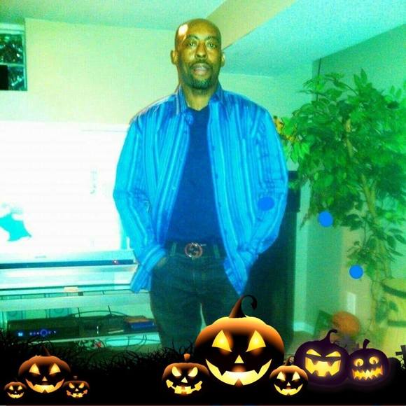 Profile Picture of Leon Willis (@leonwillis) on Poshmark