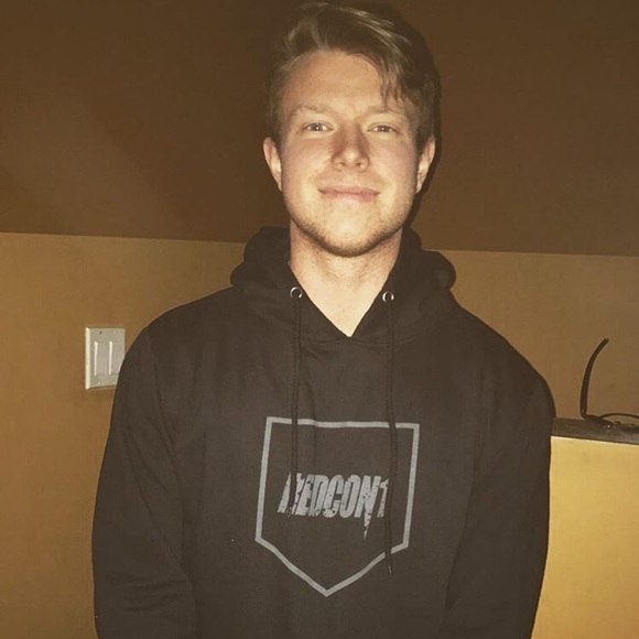 Profile Picture of Ian Long (@ianlong2023) on Poshmark