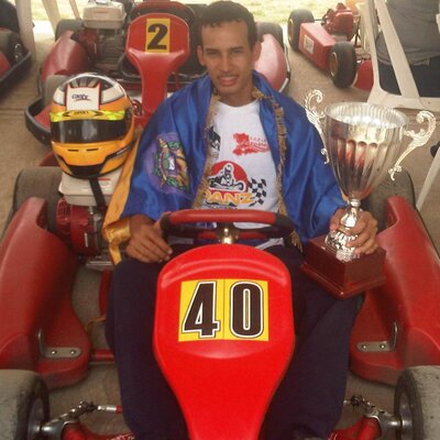 Profile Picture of José G. Larez (@joselarez10) on Twitter
