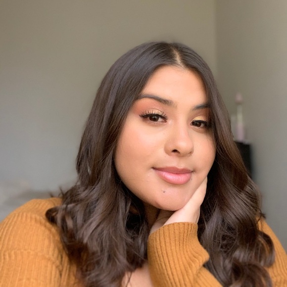 Profile Picture of Aileen Melgoza (@amelgoza15) on Poshmark