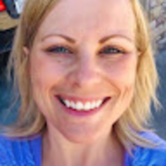 Profile Picture of Angela Fisher (@angelafisher712) on Poshmark