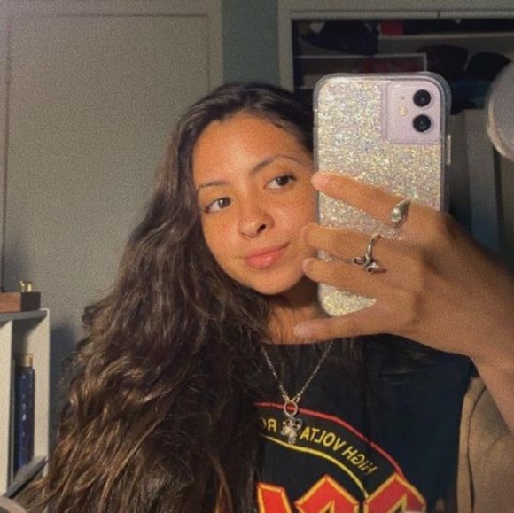 Profile Picture of Ayedanika Frausto (@danikafrausto8) on Poshmark
