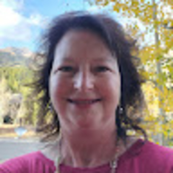 Profile Picture of Luwana Deporter (@luwanad) on Poshmark