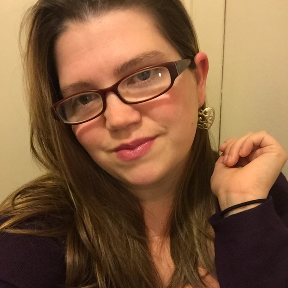 Profile Picture of Mandee Winterstein (@mandeelw88) on Poshmark