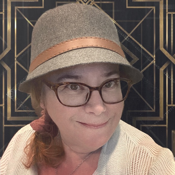 Profile Picture of Lori Jacobs (@ladjae) on Poshmark