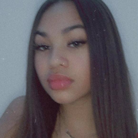 Profile Picture of Michaela Wilson (@queen_michaela) on Poshmark