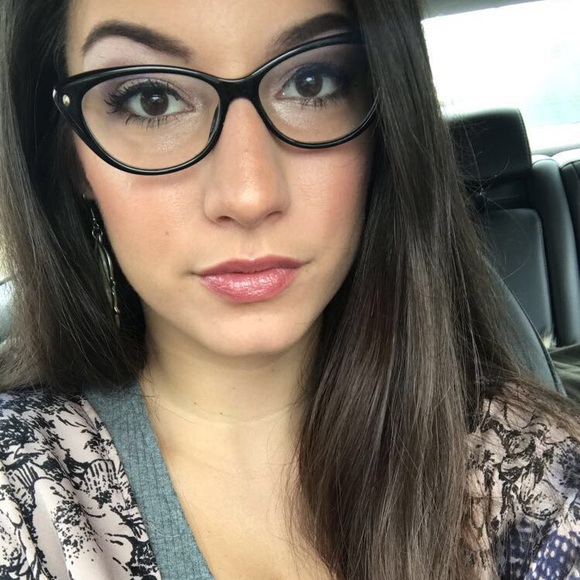 Profile Picture of Julie Rinna (@julie_rinna) on Poshmark