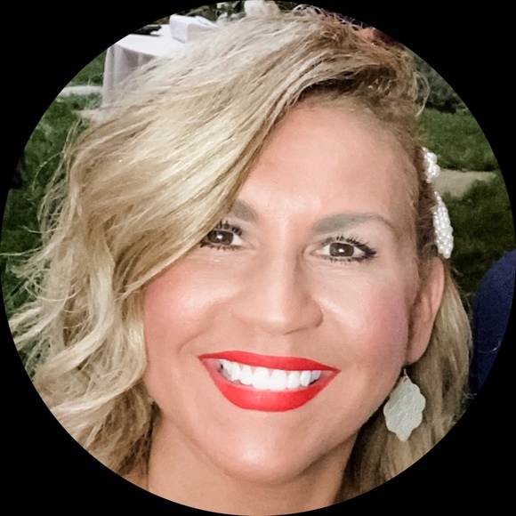 Profile Picture of Kelly Sprowles (@kellysprowles) on Poshmark