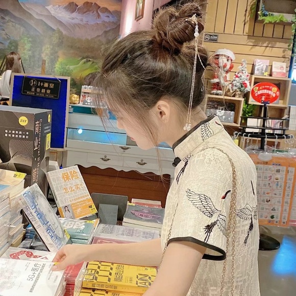 Profile Picture of Xianrong Cheng (@xianrong_cheng) on Poshmark