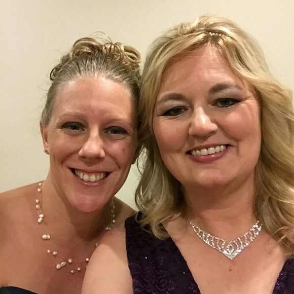 Profile Picture of Angel Zarling (@angeljohnson712) on Poshmark