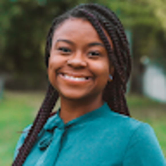 Profile Picture of Breanna Claybrooks (@breannafrye12) on Poshmark