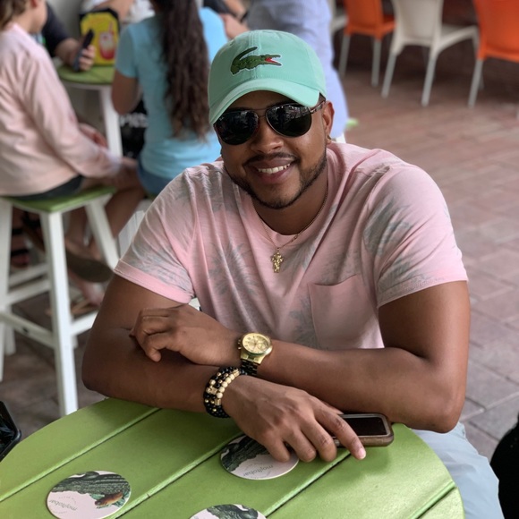 Profile Picture of Robert Severino (@robertseverino) on Poshmark