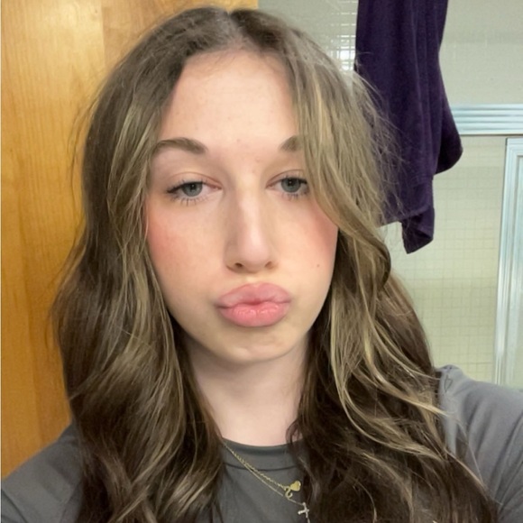 Profile Picture of Haley Meyer (@haleymeyer195) on Poshmark