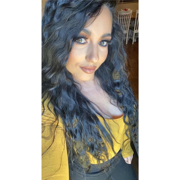 Tiffany Bechelli - Poshmark Profile Picture of Tiffany Bechelli (@tiff81989) on Poshmark