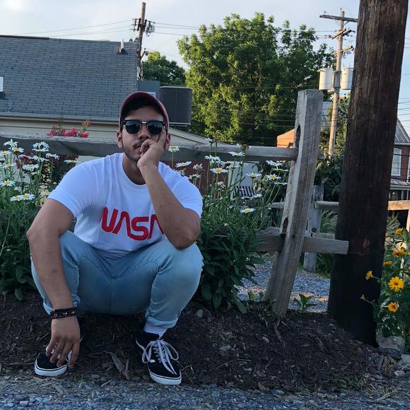 Profile Picture of Danyal Ahmed (@dahmed1) on Poshmark