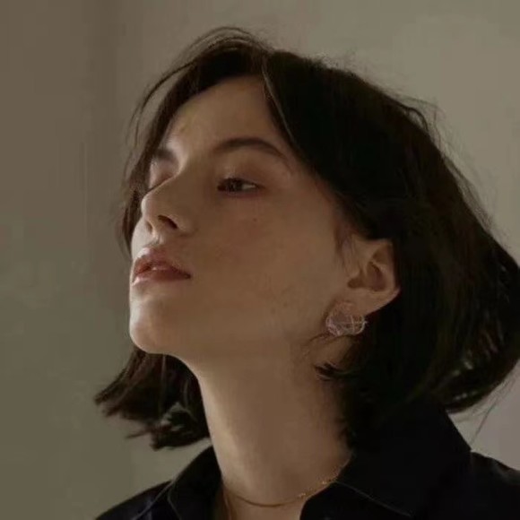 Profile Picture of Gianasig Gianasi (@gianasigalierin) on Poshmark