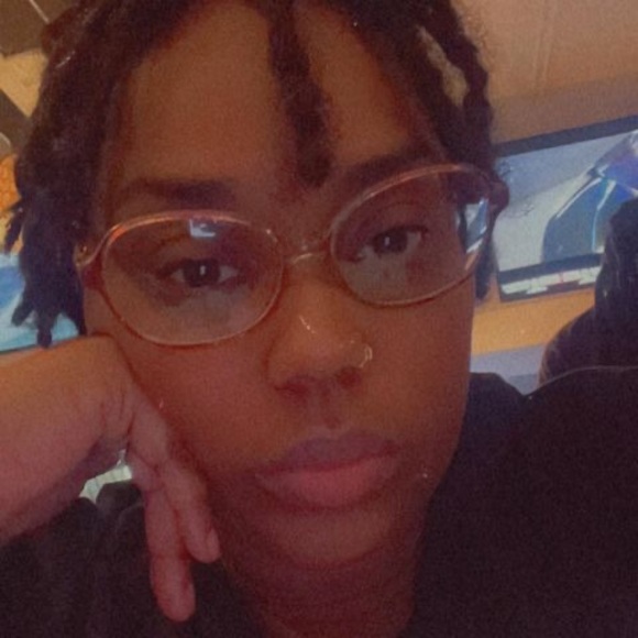 Profile Picture of Whitney Stuckey (@whitney_stuckey) on Poshmark