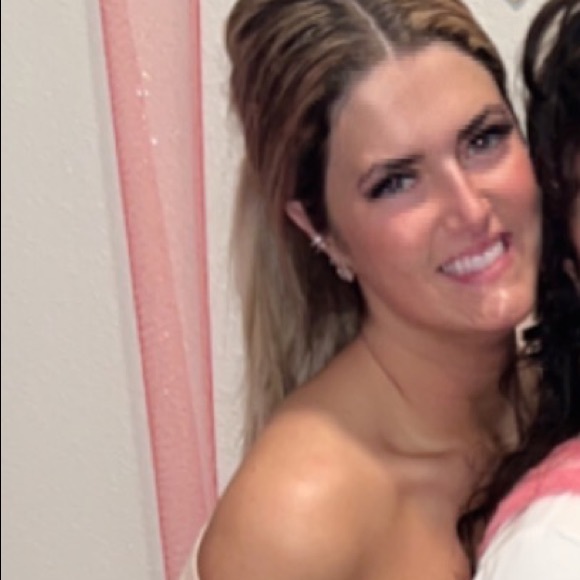 Profile Picture of Haley Fitzpatrick (@hfitzzz) on Poshmark