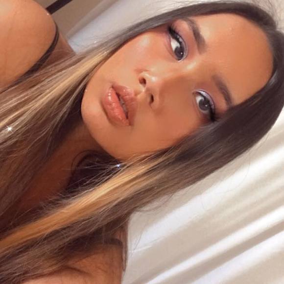 Profile Picture of Maria Nugraha (@ndyngrh) on Poshmark