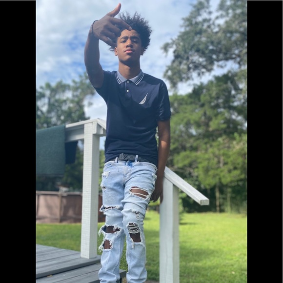 Profile Picture of Andre Devargas (@andredevargas) on Poshmark