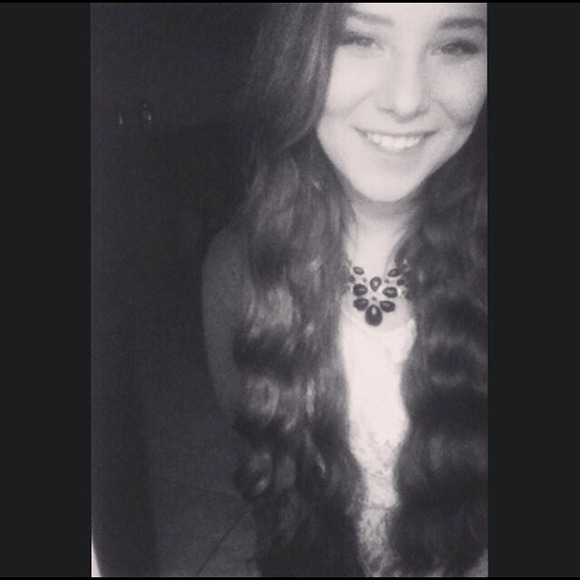 Profile Picture of Denae Hill (@denaemarie) on Poshmark