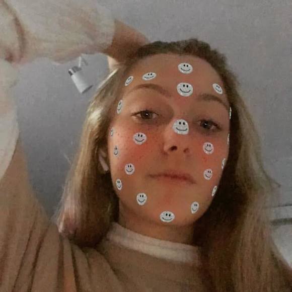 Profile Picture of Julianne Perreault (@julianneperreau) on Poshmark