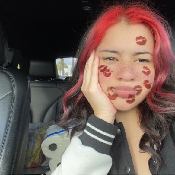 Profile Picture of Renee Mena (@reneemena457) on Poshmark