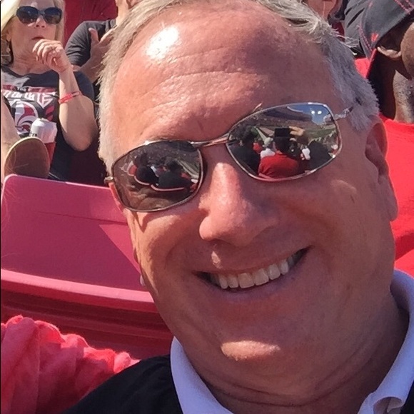 Profile Picture of David Pauley (@advantage1120) on Poshmark