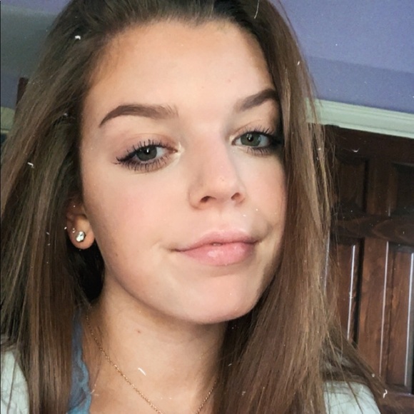 Profile Picture of Kaleigh Brutto (@kaleighbrutto) on Poshmark