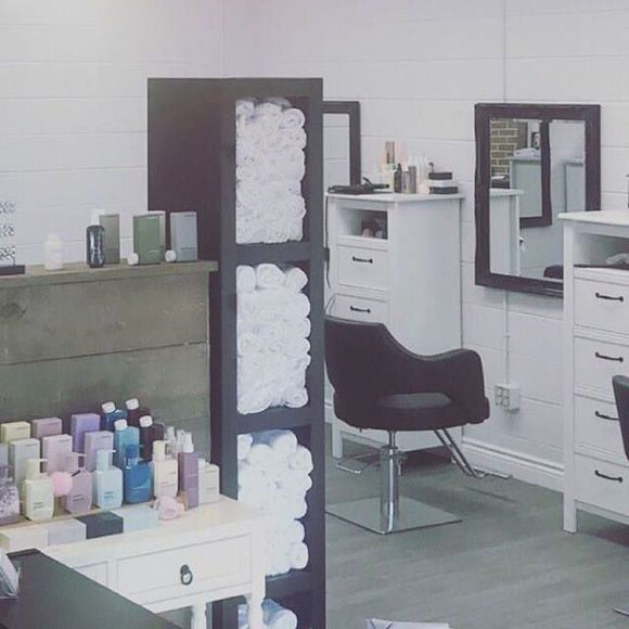 Profile Picture of Angela Colliopoulos (@acolliopoulos) on Poshmark