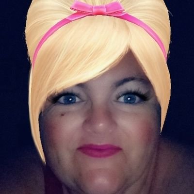 Profile Picture of Aimee Redding (@AimeeRedding) on Twitter