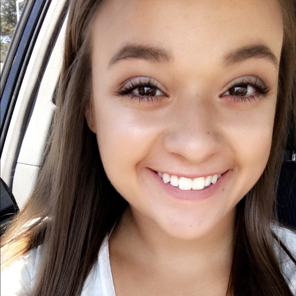 Profile Picture of Bailey Patterson (@bmackpatt) on Poshmark