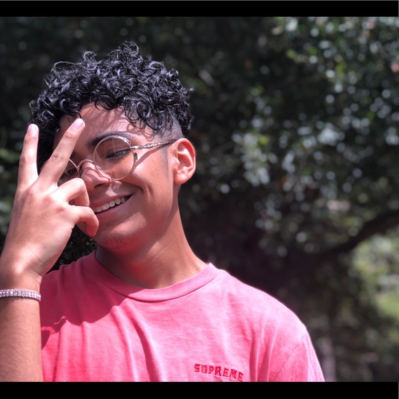 Profile Picture of Damien Gonzalez (@supdame0415) on Poshmark