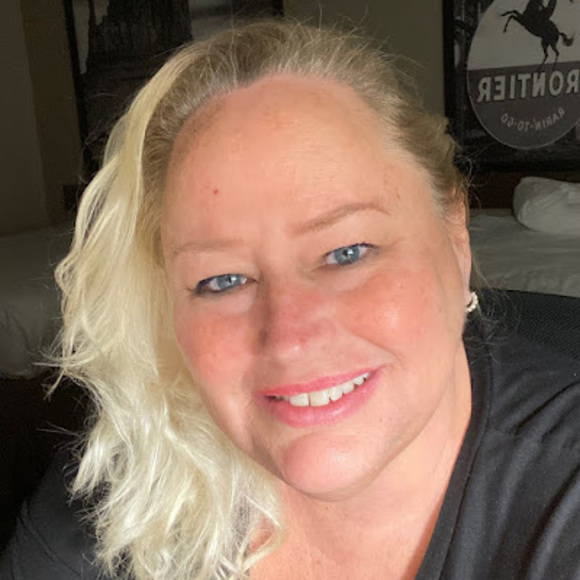 Profile Picture of Janet Gant (@janet_gant) on Poshmark